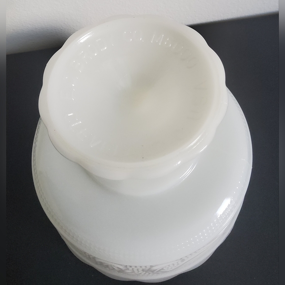 Vintage Milk Glass Fruit Bowl EO Brody M600 USA - Picture 6 of 6